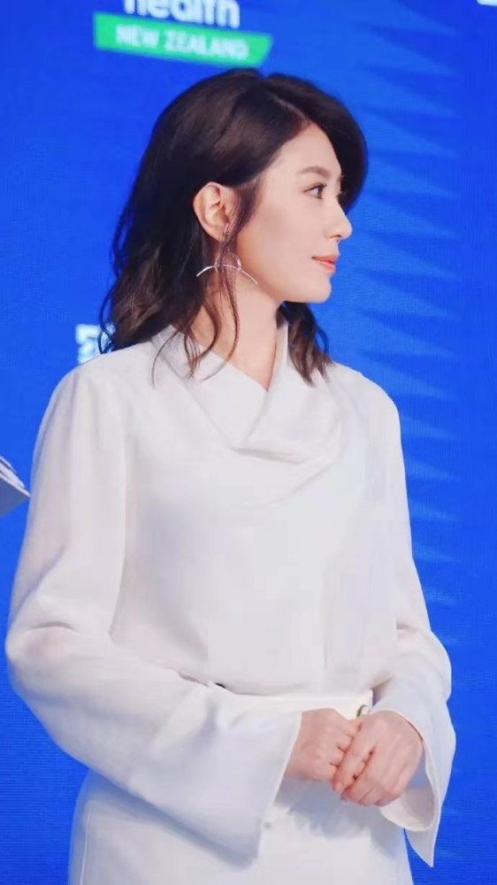 賈靜雯最新發(fā)型圖片，時(shí)尚變遷與個(gè)人觀(guān)點(diǎn)解析