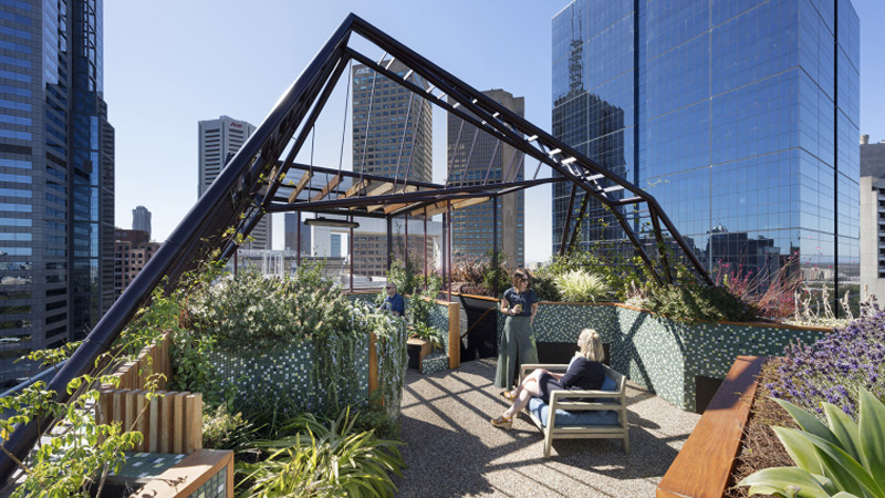 最新樓頂花園設計與展示，綠意盎然，繁花似錦的空中花園體驗