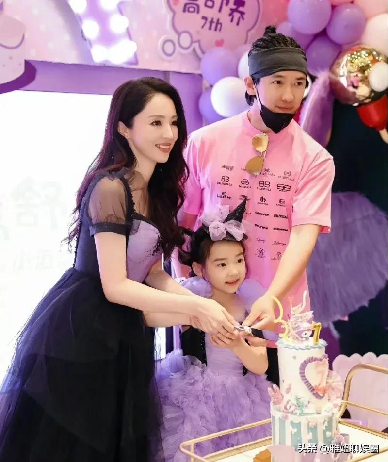 高云翔最新圖片，學(xué)習、變化與自信的舞臺風(fēng)采展示