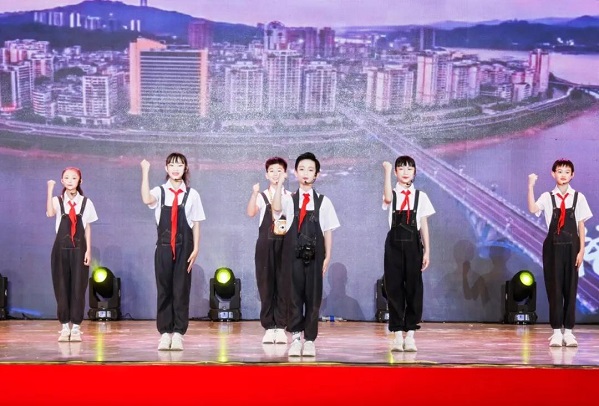 文化與時(shí)尚交融，最新廣場(chǎng)舞曲引領(lǐng)2024風(fēng)尚