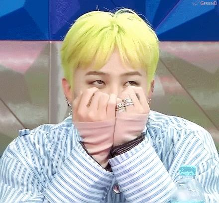 耐克最新海報引領(lǐng)運動(dòng)風(fēng)尚，激發(fā)無(wú)限潛能，展示時(shí)尚力量