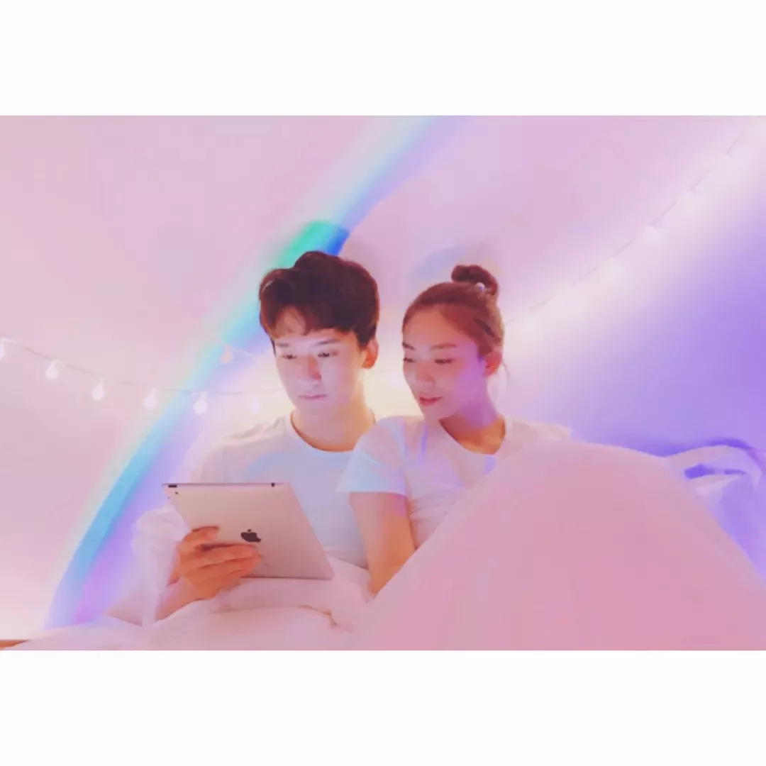 最新白邊情侶頭像2024，愛(ài)的日常趣事與甜蜜瞬間