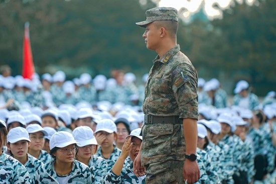 最新軍旅歌曲2024，軍歌嘹亮，情義永恒