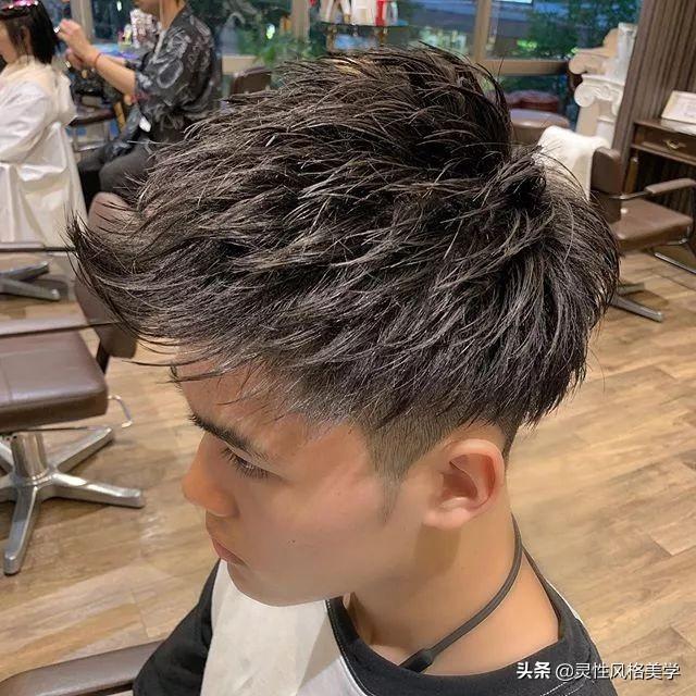 男性最新發(fā)型，心靈與自然的時(shí)尚之旅