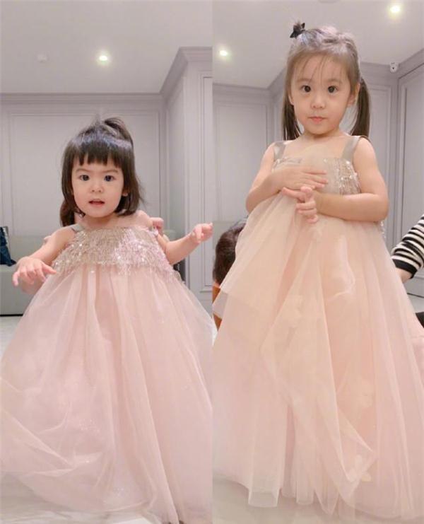 賈靜雯布布最新照片,賈靜雯布布最新照片，時(shí)光中的優(yōu)雅女神