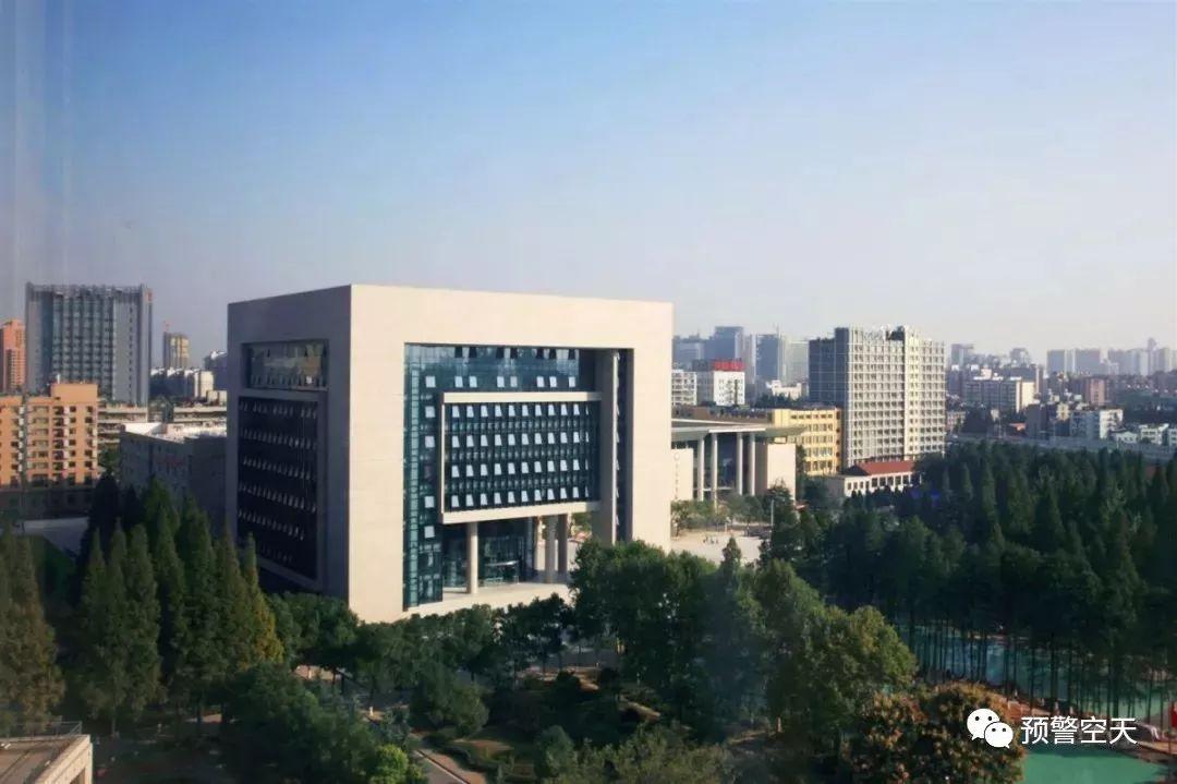 空軍預警學(xué)院最新動(dòng)態(tài)與小巷深處的獨特風(fēng)景揭秘