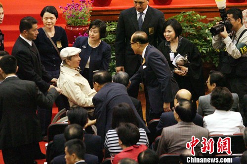 新澳門(mén)和香港2024正版資料免費公開(kāi),快速解答方案設計_極致版79.253