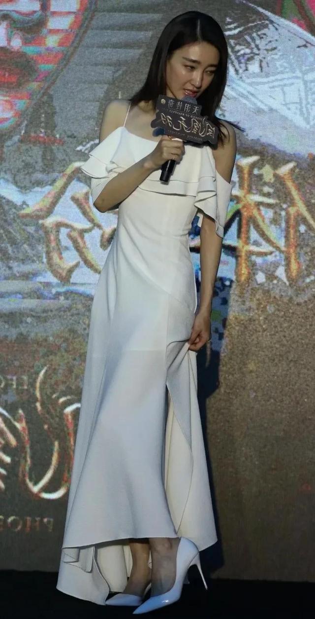 王麗坤最新發(fā)布會(huì )驚艷亮相，星光閃耀的瞬間