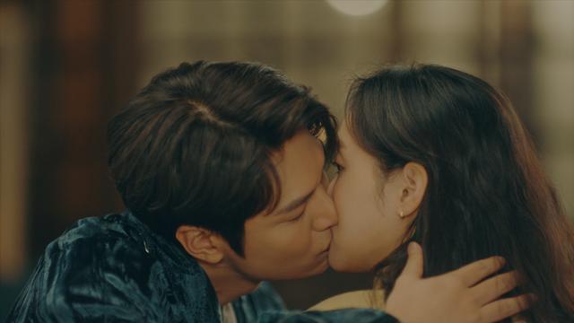 最新吻戲心動(dòng)瞬間，甜蜜愛(ài)情誓言的每一吻！