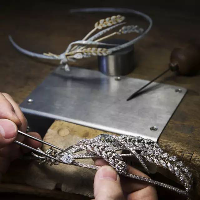 首飾最新技術(shù)，友情的溫馨陪伴與故事