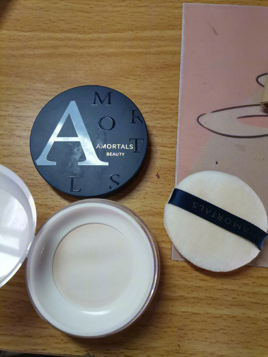 最新散粉測評，與自然美景同行，尋找內心的寧靜與平和的妝容秘籍