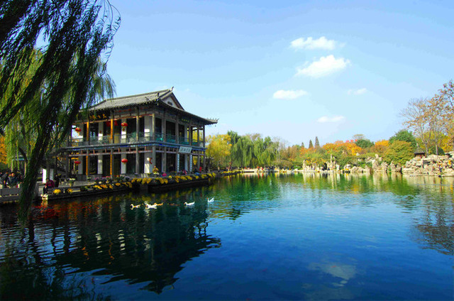 大明湖深度游，巷弄美食秘境探索