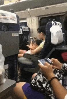 最新地鐵男必備神器，高科技伴侶引領(lǐng)未來(lái)出行風(fēng)潮