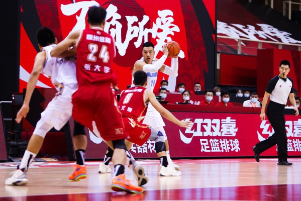 CBA籃球熱血戰場(chǎng)對決激烈，激情四溢！