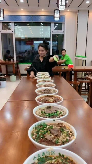 智能面食競技盛宴，全新科技引領(lǐng)吃面條比賽風(fēng)潮！