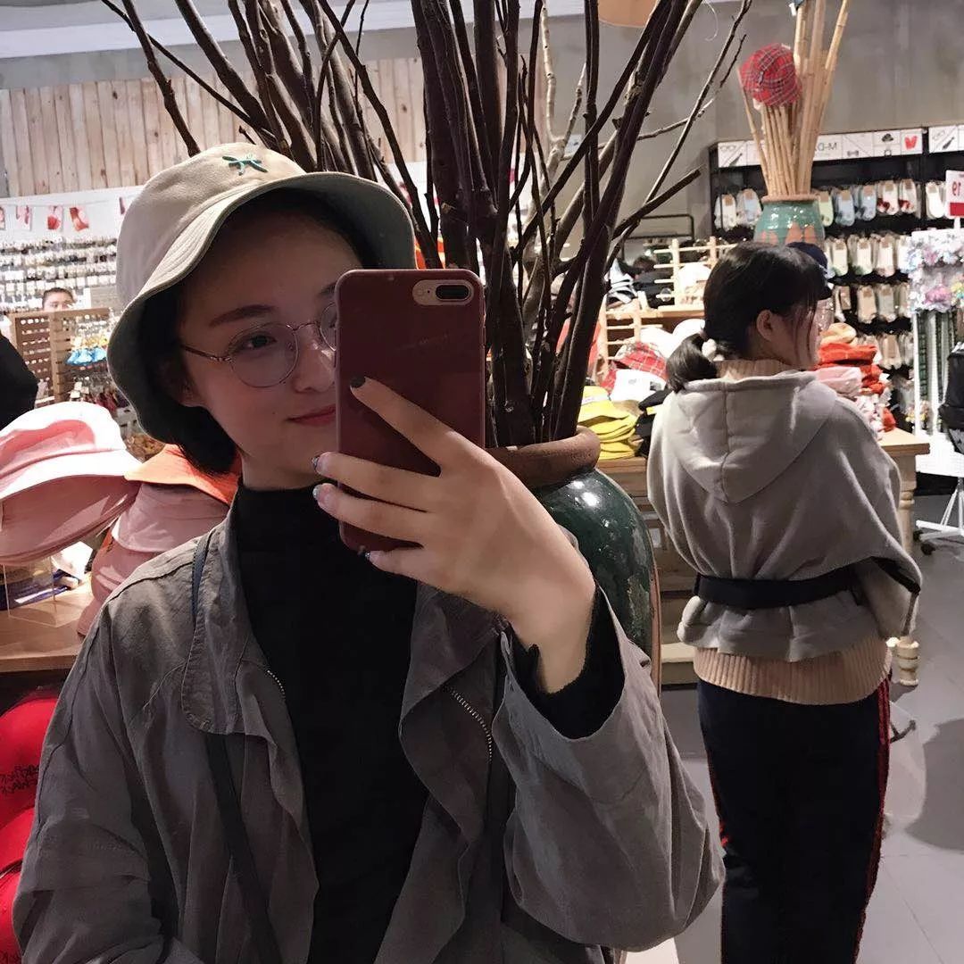 賀微演員，演藝之路的璀璨之星