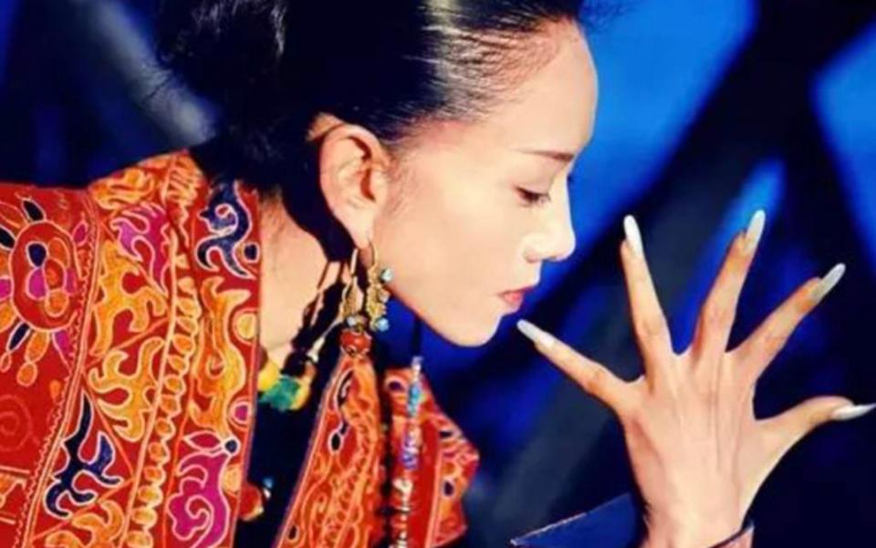 楊麗萍最新近照曝光，如何獲取并評價(jià)舞蹈巨星的最新照片？