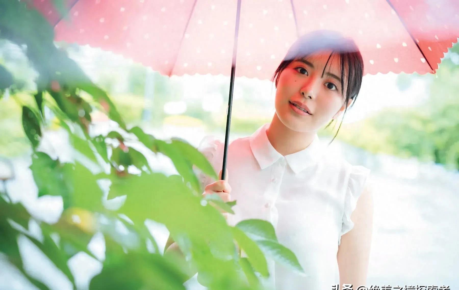 科技新品重塑時(shí)尚舞臺，模特泳裝比賽體驗未來(lái)魅力之旅