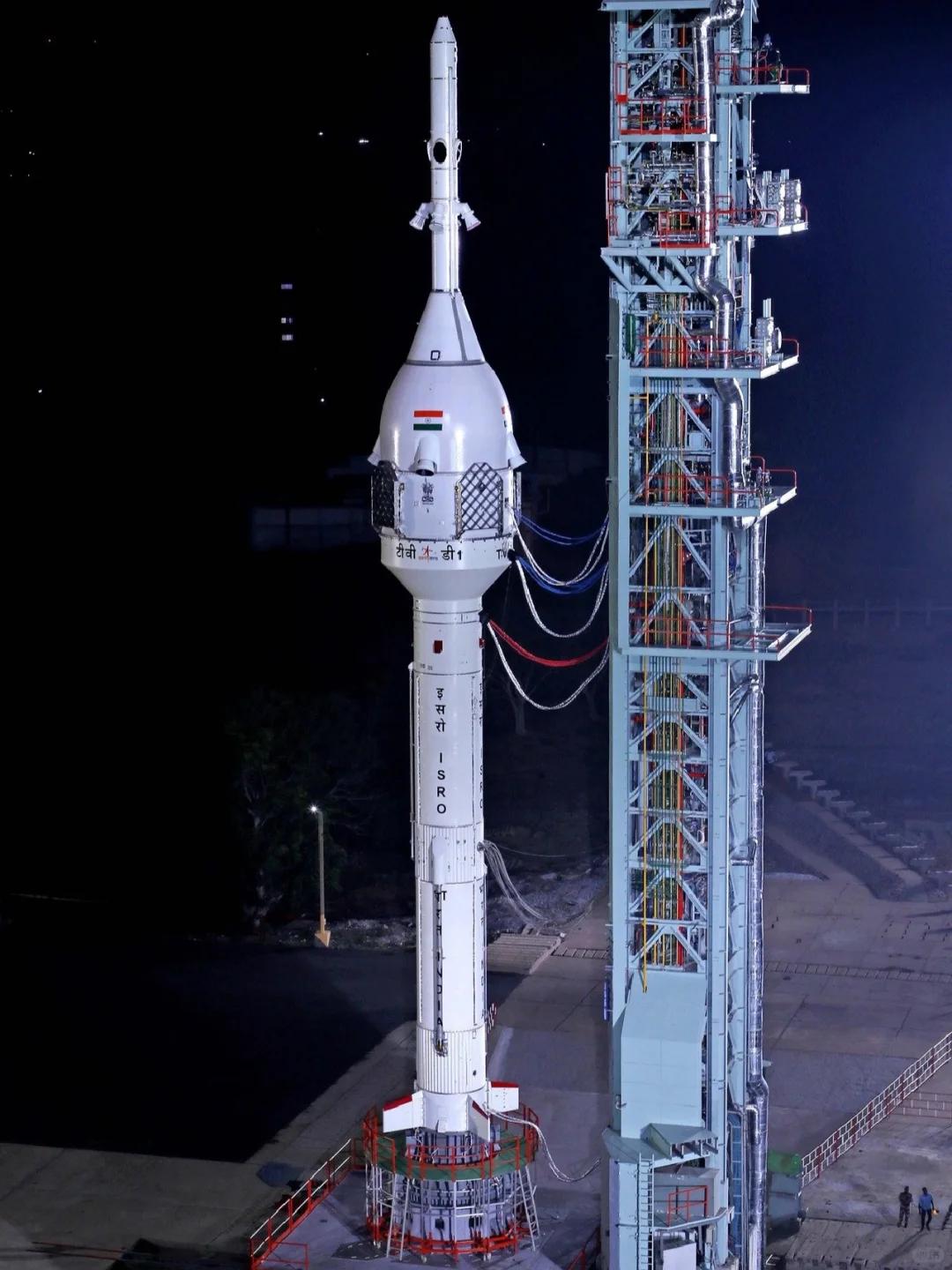 最新衛星火箭，雙刃劍效應下的發(fā)展觀(guān)點(diǎn)解析