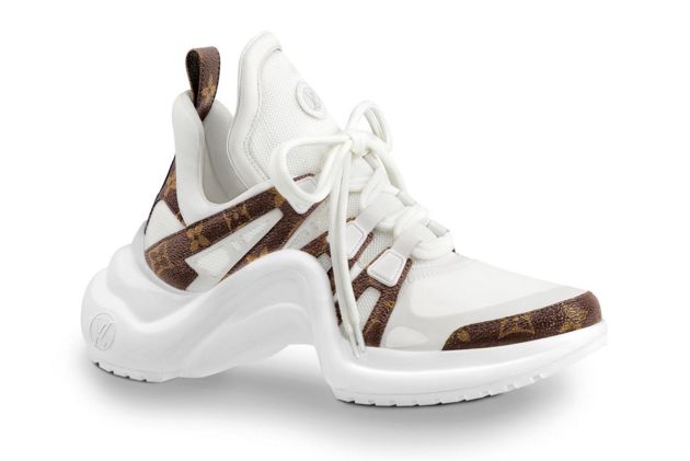 最新款LV女鞋登場(chǎng)，時(shí)尚巔峰之作閃耀亮相