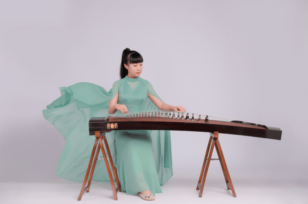 古箏明星，探尋自然美景之旅，尋找內心的平和寧靜