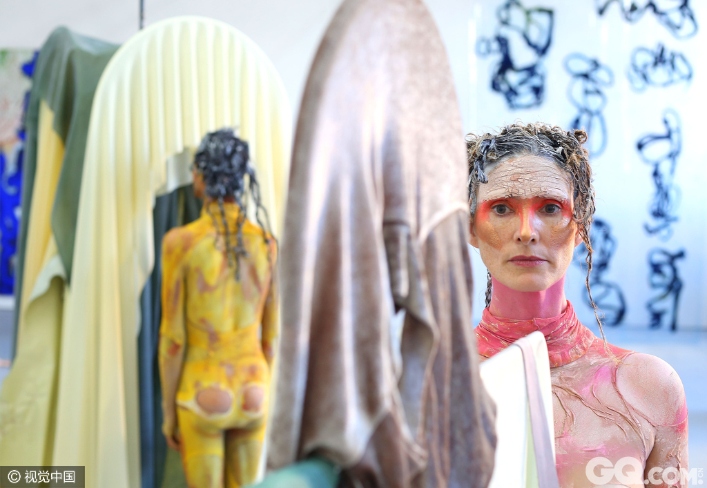 最新人體藝術(shù)展示，小巷深處的藝術(shù)秘境探索