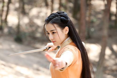 秦時(shí)明月新登場(chǎng)女俠角色——科技之光，生活之路的照亮者