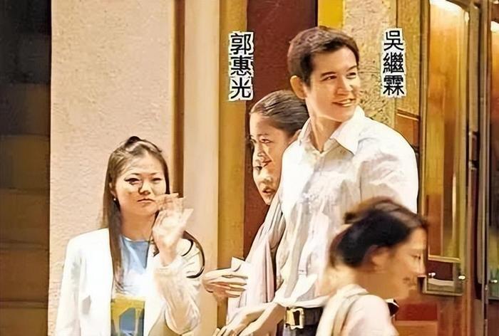 豪門(mén)寵愛(ài)，甜蜜婚姻的成長(cháng)勵志之旅