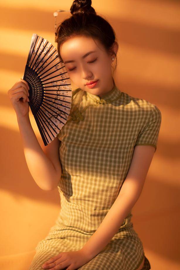 女演員古箏，與自然美景的邂逅，探尋內心平和之聲