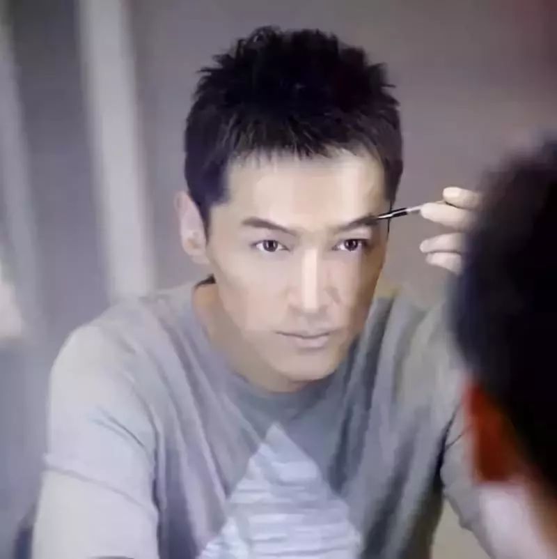男明星與同性戀話(huà)題，理解與尊重的步驟指南