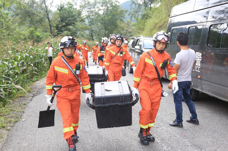 納雍山體滑坡最新消息，探秘滑坡背后神秘角落的小巷特色小店