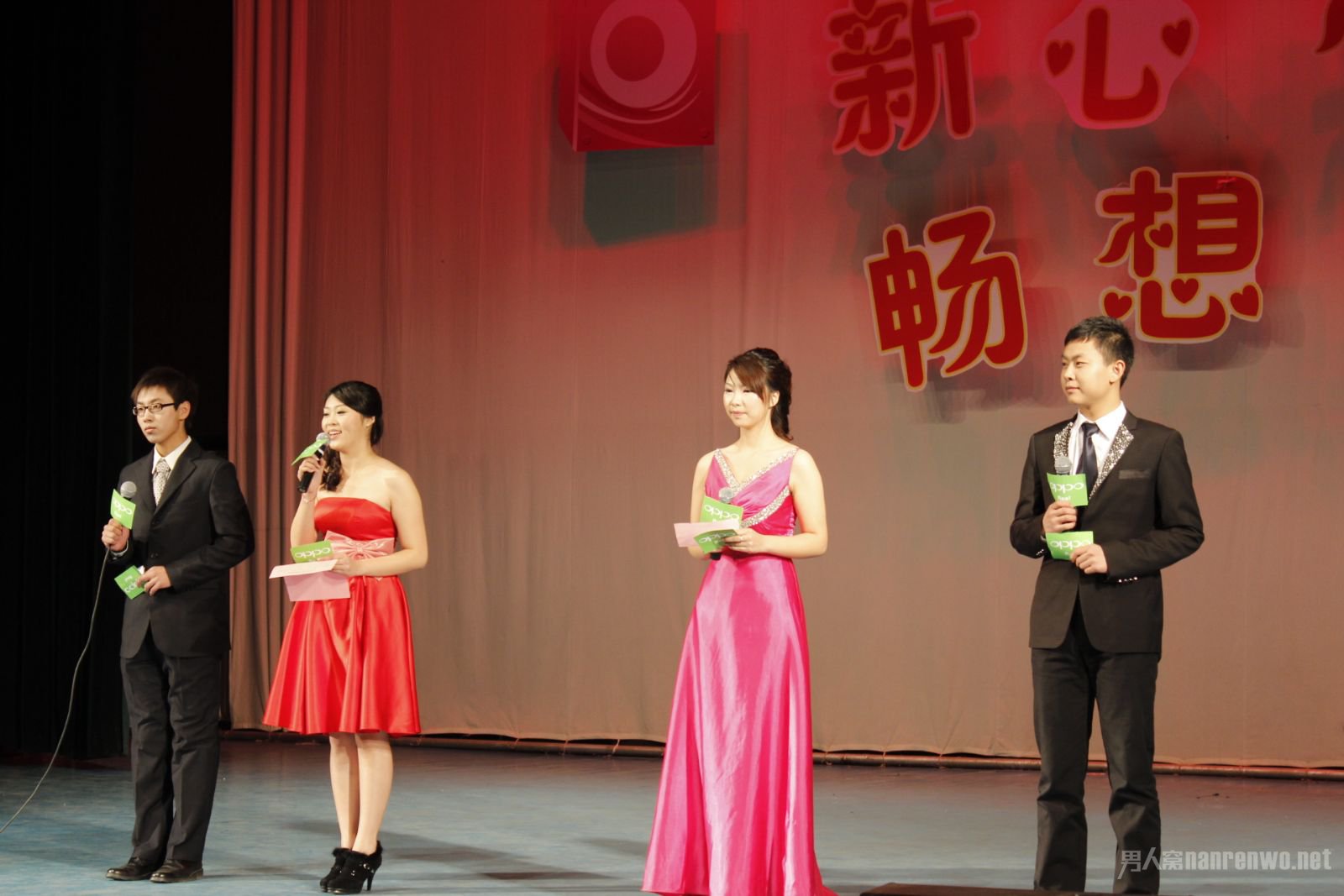 引領(lǐng)時(shí)代風(fēng)尚的舞臺之韻，最新主持詞精選集