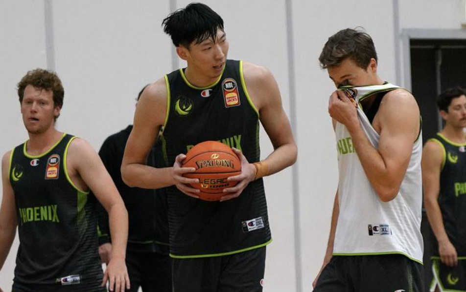 周琦最新視頻展現籃球巨星風(fēng)采！