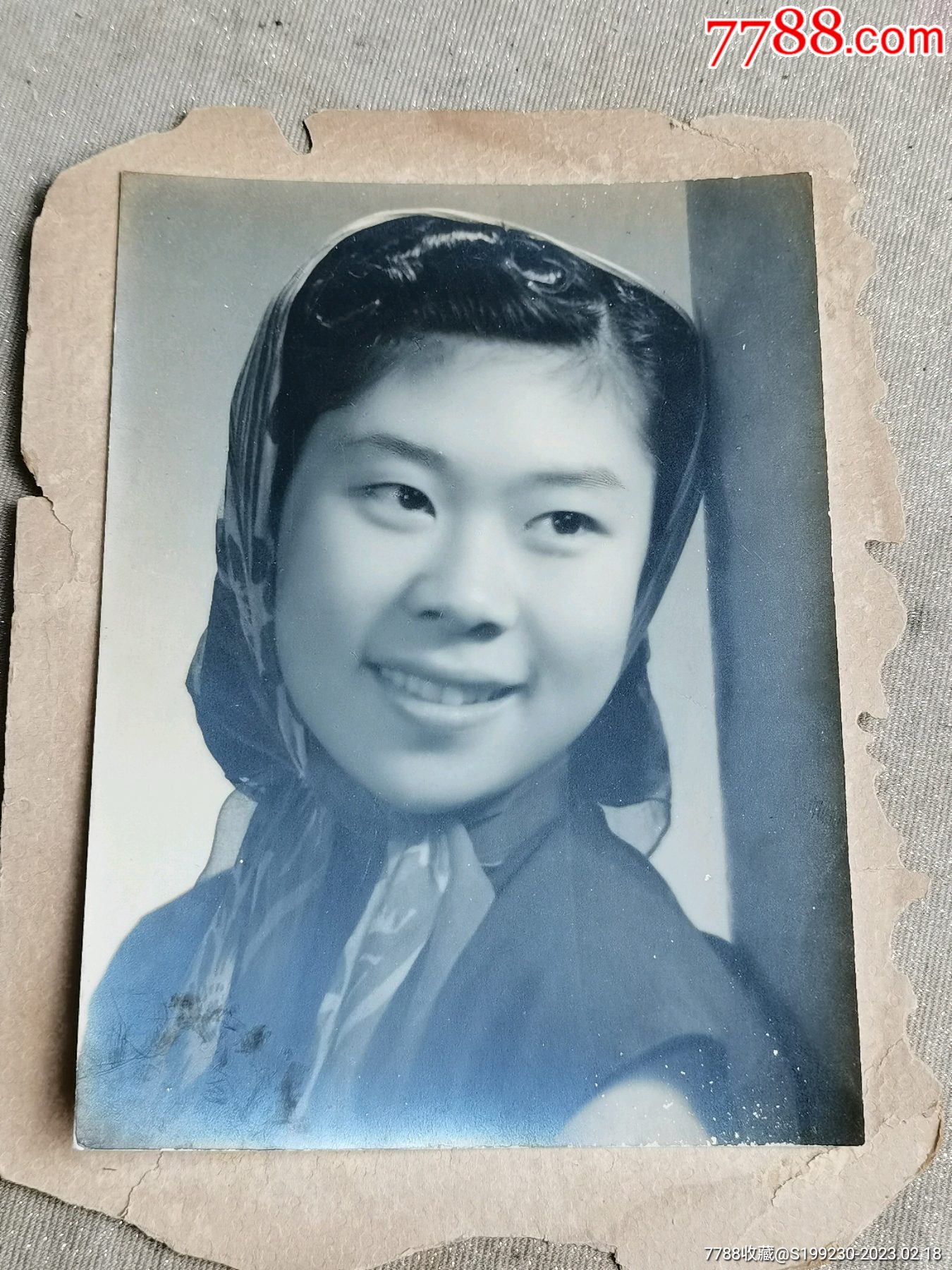 美女老照片的魅力，歷久彌新，時(shí)光見(jiàn)證美麗風(fēng)采