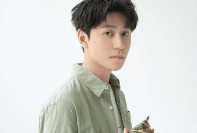 秦俊杰最新戀情曝光，情感新動(dòng)向揭秘！